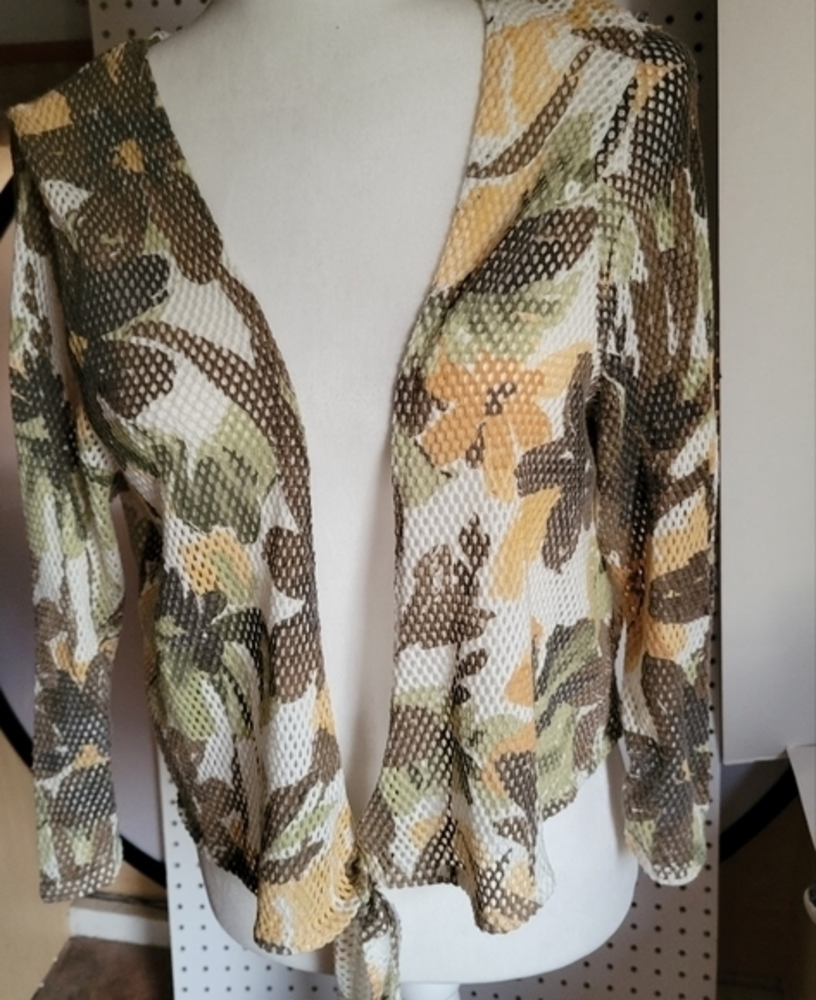 Alfred Dunner floral mesh size Large open shirt for over tank